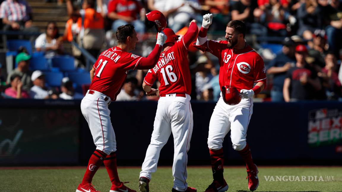 $!Cardenales 'vuelan' sobre la cerca y le 'pegan' a los Rojos en Monterrey