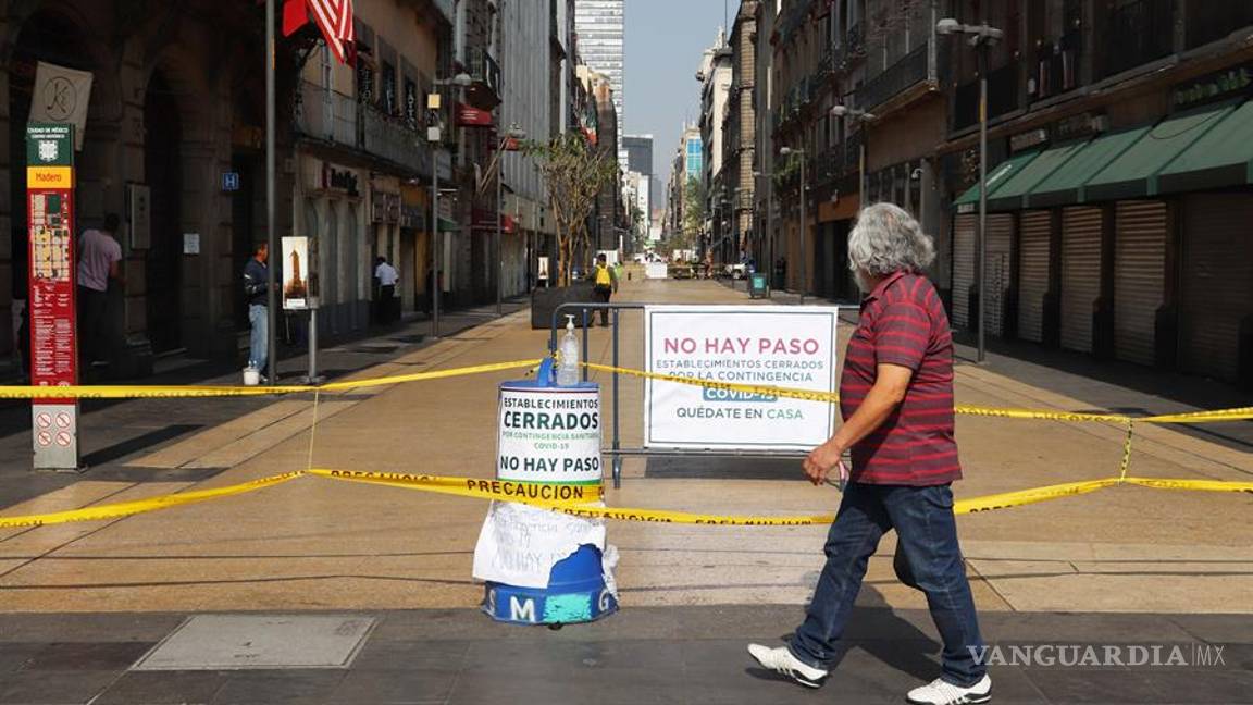 $!Coronavirus: El emblemático Zócalo de Ciudad de la CDMX luce desértico por el COVID-19