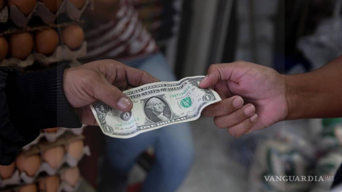 ‘Deberán subsistir con 2.15 dólares al día’, dice Banco Mundial