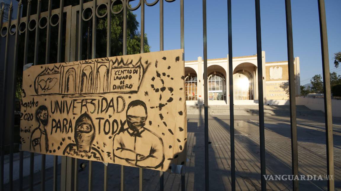 $!Realizan estudiantes plantón en Rectoría de la UAdeC