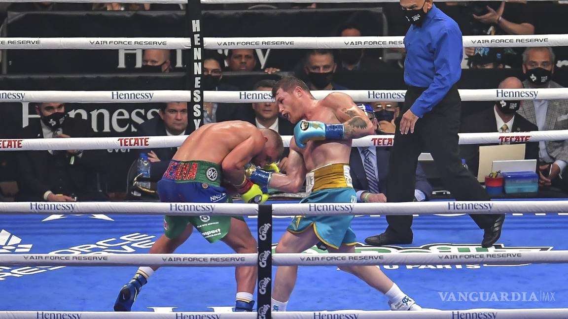 $!'Lárgate de aquí es mi noche'; así corrió el Canelo a Demetrius Andrade