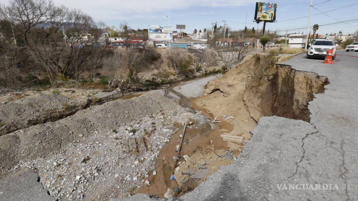 Analiza el Ayuntamiento de Saltillo reparación en el bulevar Tezcatlipoca tras daño por filtración de agua