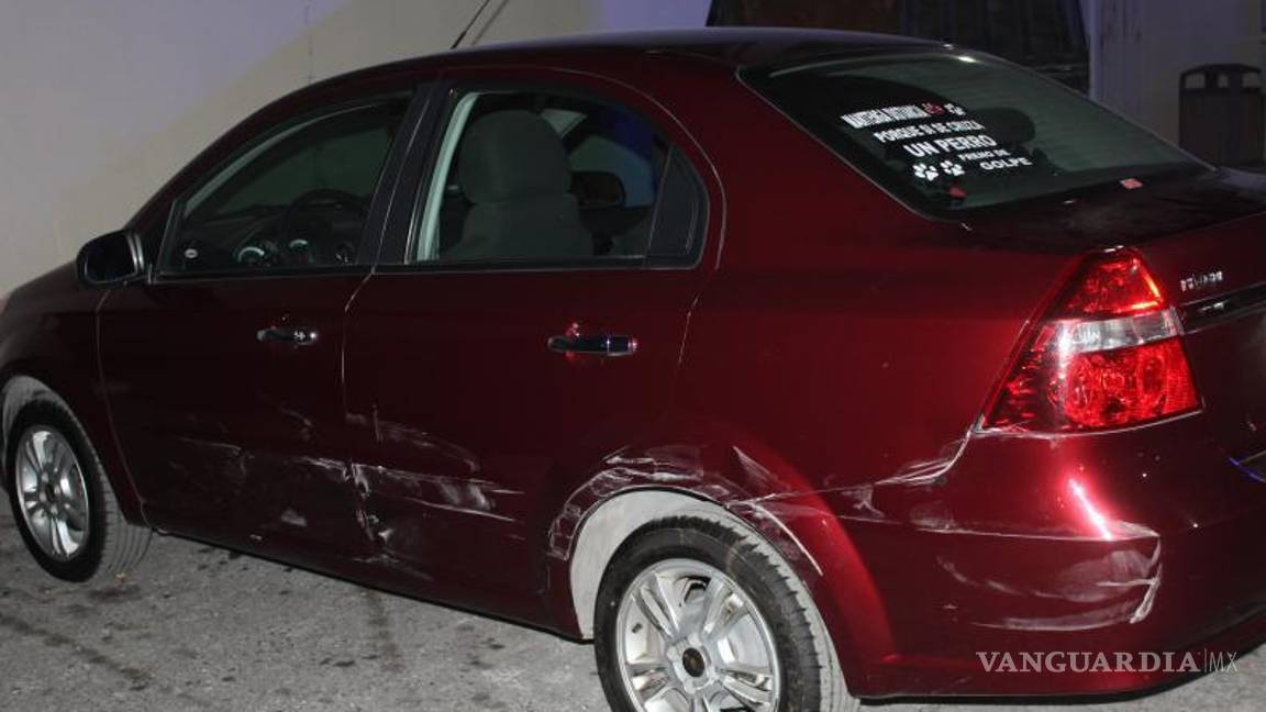 $!El Chevrolet esperó la llegada de la aseguradora para cubrir los daños materiales.