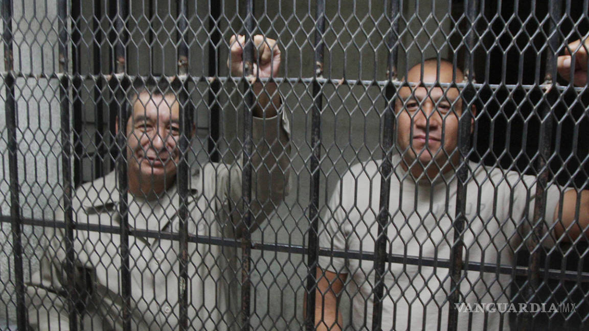 Liberan a Núñez y Villalobos, dos últimos líderes presos de la CNTE