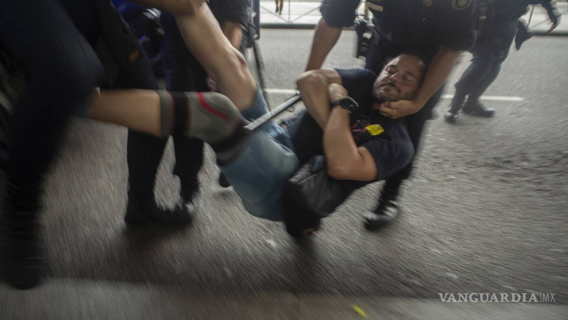 170 heridos por las confrontaciones entre independentistas y policías en Cataluña