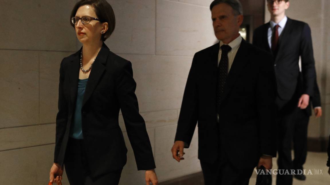 Laura Cooper, funcionaria del Departamento de Defensa testifica en investigación de juicio a Trump