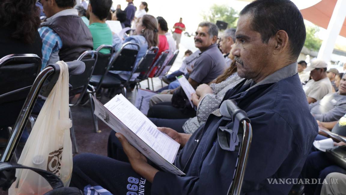 $!Entrega Manolo Jiménez 106 escrituras de vivienda