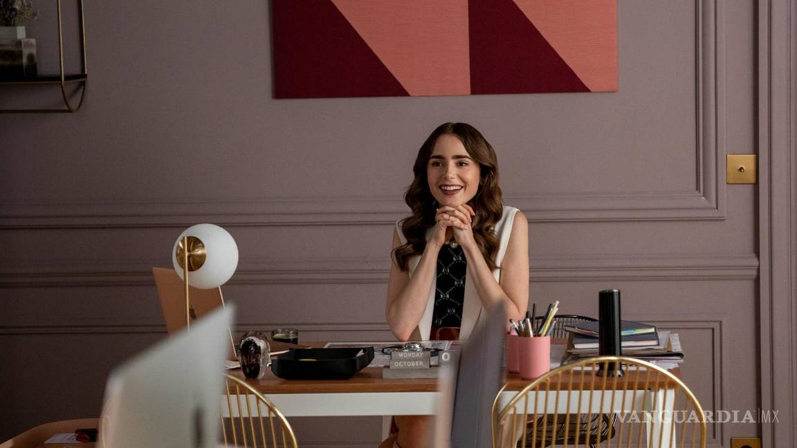 $!Lily Collins, la hija del músico, se ha convertido en un personaje muy popular. EFE/Cr. Stéphanie Branchu/Netflix
