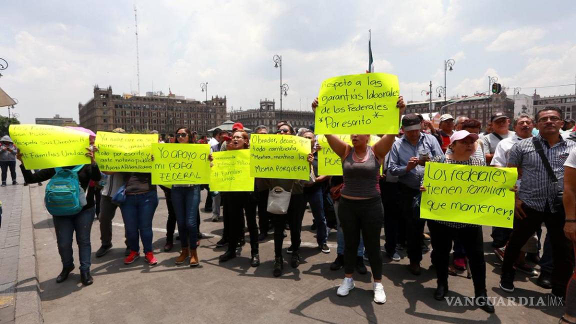 Policías Federales exigen ver a AMLO en protesta frente a Palacio Nacional