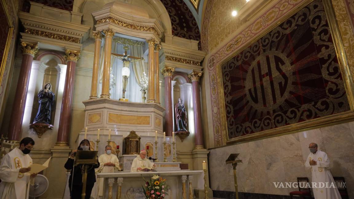 Regresa a su altar el Santo Cristo, tras ser trasladado a la Catedral de Saltillo