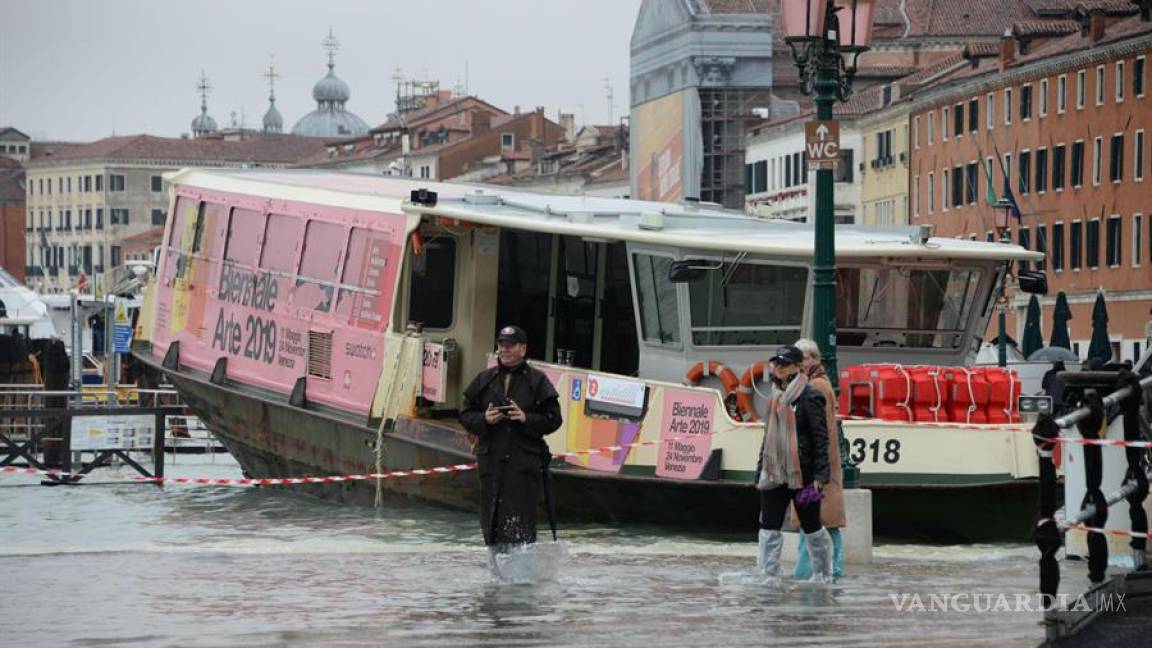Inundación ahoga a Venecia y la pone “de rodillas”, hay una persona muerta
