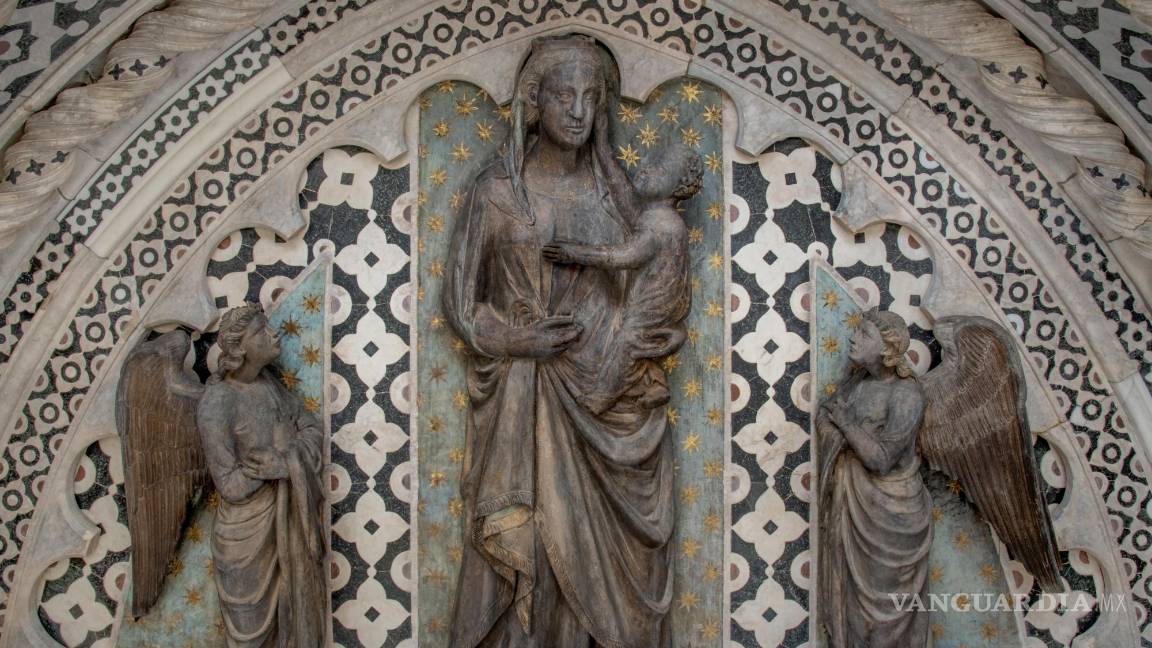 $!Las esculturas de mármol de la Puerta dei Cornacchini de la catedral de Florencia tuvieron una apariencia muy diferente en el siglo XIV.