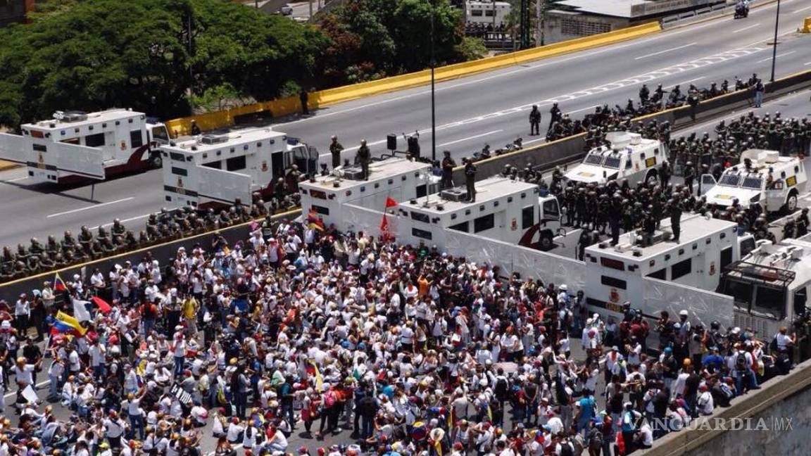 $!Mujeres protestan contra la represión en Venezuela