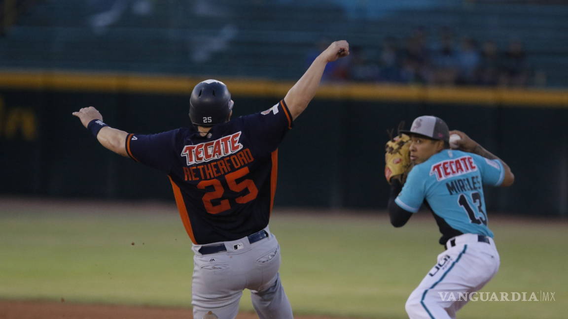 Amarran Saraperos a los Tigres de Quintana Roo con un 8-7