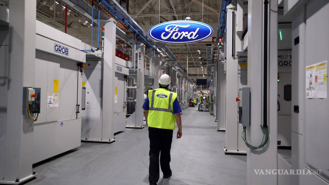 Ford para operaciones en algunas plantas en EU, por desabasto de chips