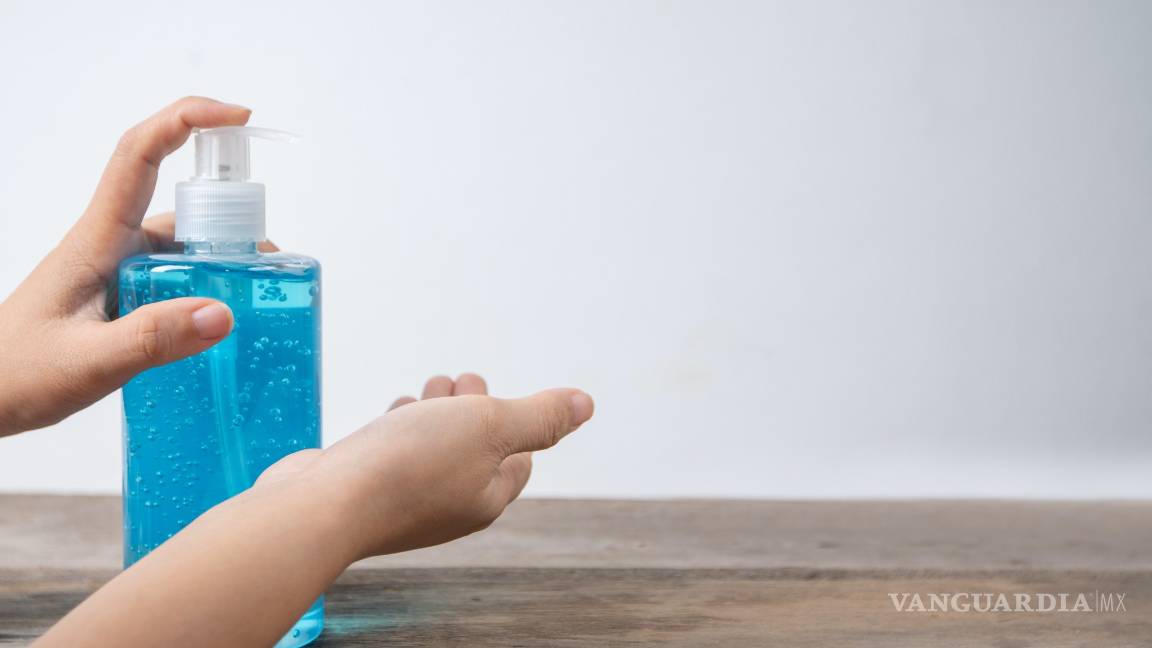 $!¿Tu gel antibacterial huele a vodka o tequila? Podría ser una mala señal