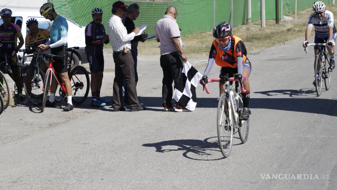 El equipo de Nick López dominan el asfalta en carrera ciclista de Saltillo