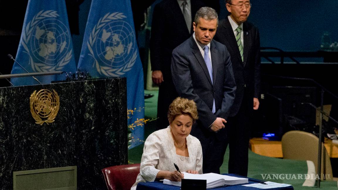 $!Rousseff advierte de que batallará contra una destitución “ilegal”