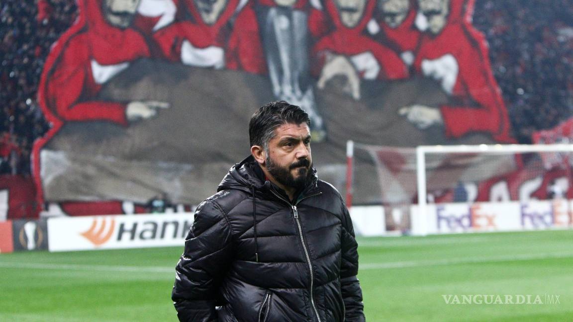 $!'Il Diavolo' se quema en el 'Infierno Griego': el AC Milan no sale de su crisis y es eliminado por el Olympiacos en la Europa League