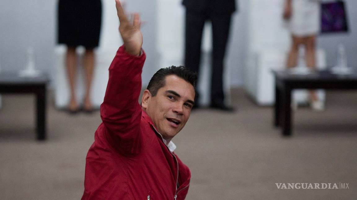 Gobernador de Campeche pide licencia para contender por dirigencia nacional del PRI