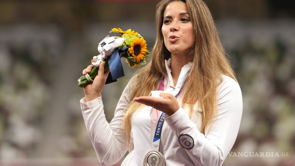 Medallista polaca subasta su presea que ganó en Tokio 2020 para ayudar a niño enfermo