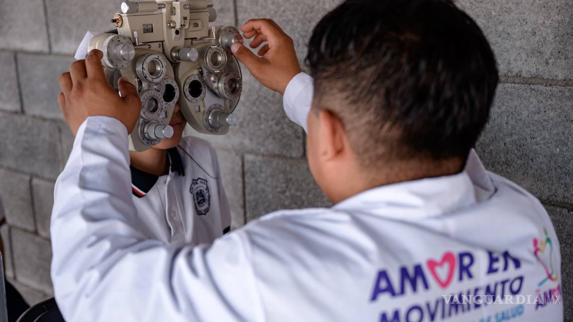 $!Como parte del programa “Amor en Movimiento”, la unidad médica móvil del DIF municipal ofreció consultas odontológicas, optométricas y audiometrías gratuitas al alumnado de la escuela.