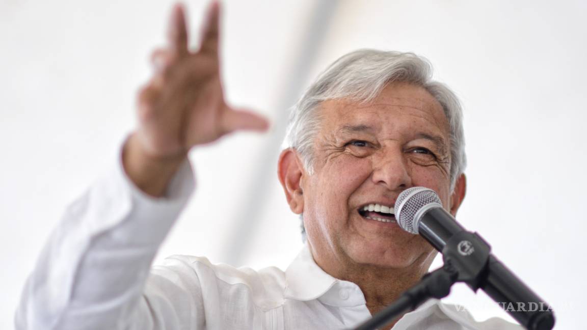 Sale López Obrador a defender a Nestora
