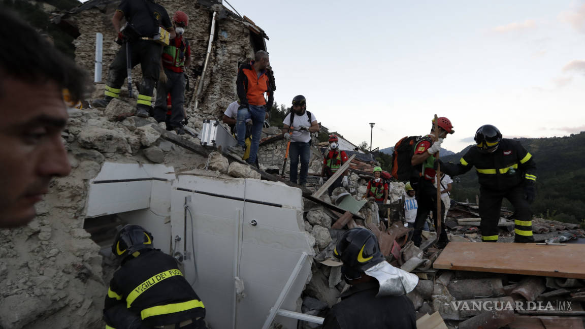 Sube a 159 cifra de muertos tras fuerte terremoto en Italia