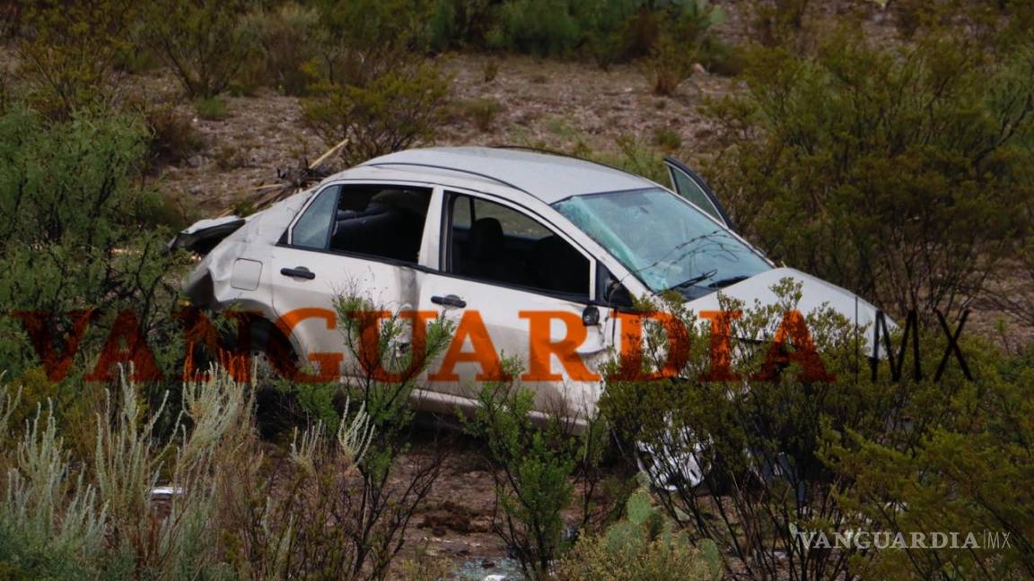 Mujer muere tras fatal volcadura en la carretera a Zacatecas
