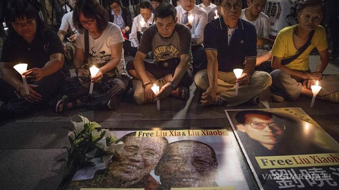 $!154 premios Nobel piden a China que permita salir a Liu Xiaobo