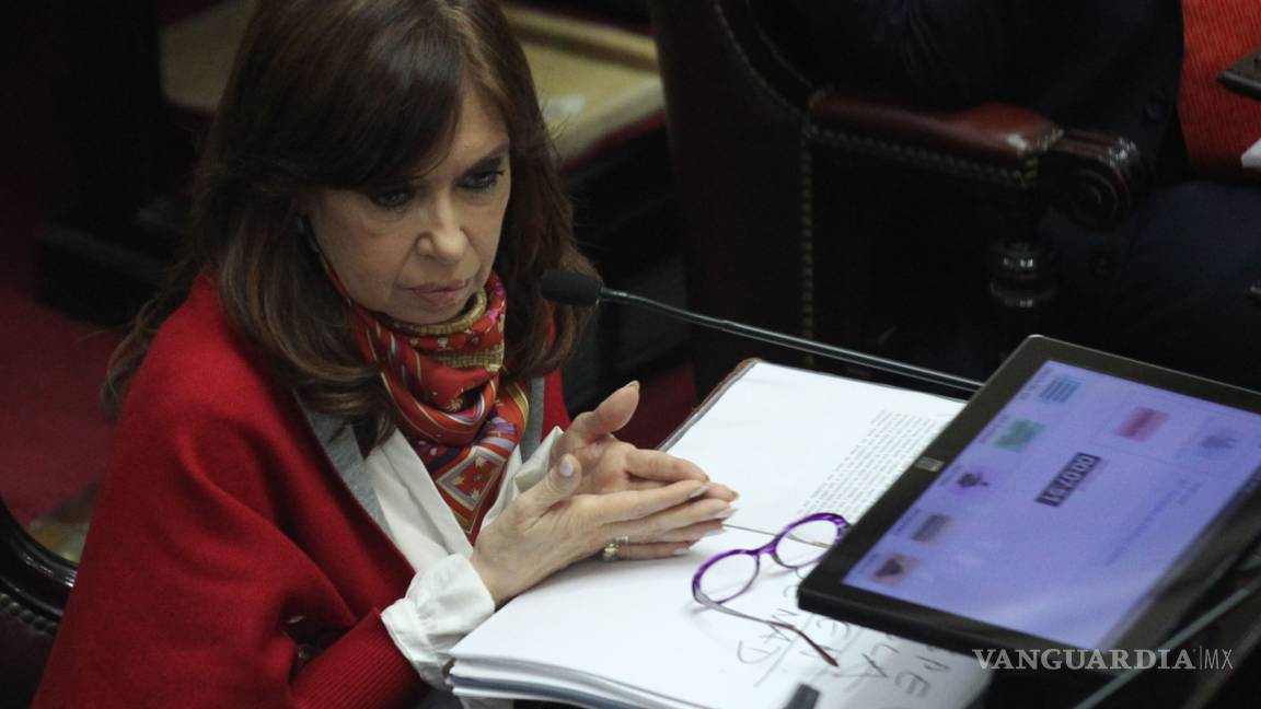 Cristina Kirchner niega cargos en caso de corrupción