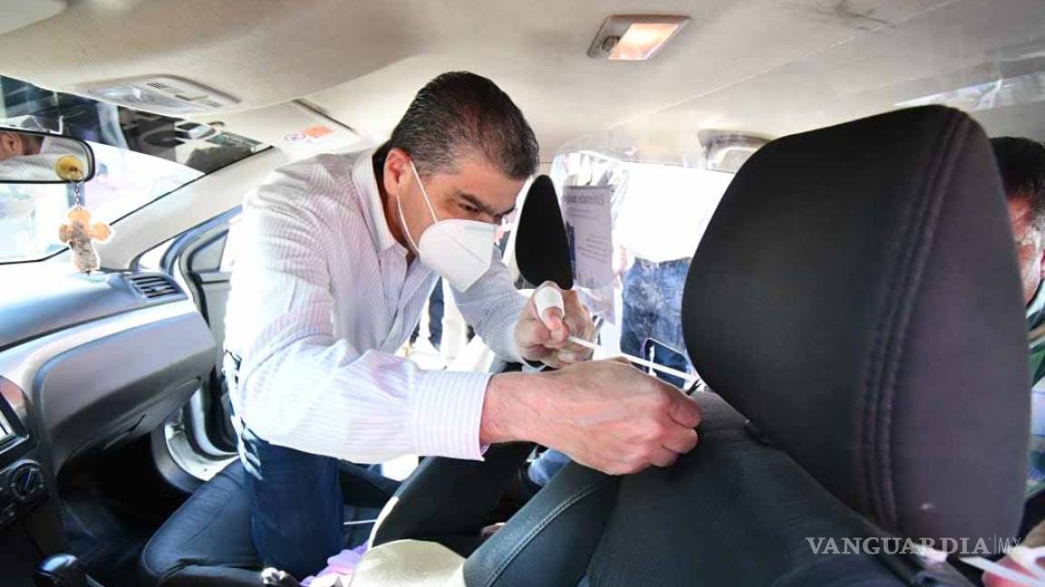 Con micas protectoras previenen contagios de COVID-19 en taxis de Monclova