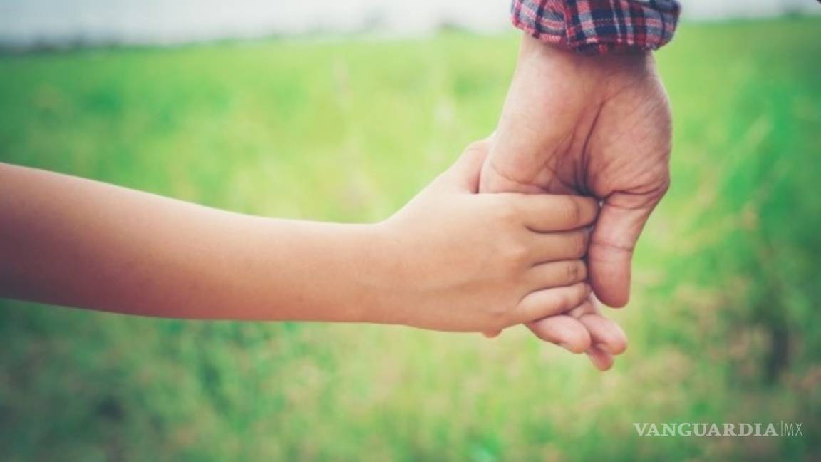 $!Niña migrante que vio morir a su padre en Saltillo es trasladada a su país de origen, Honduras