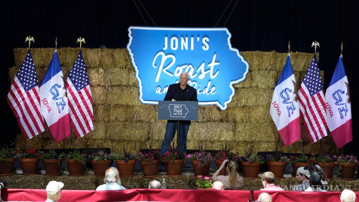 $!El exvicepresidente Mike Pence habla durante el Roast and Ride de la senadora estadounidense Joni Ernst, el sábado 3 de junio de 2023, en Des Moines, Iowa.