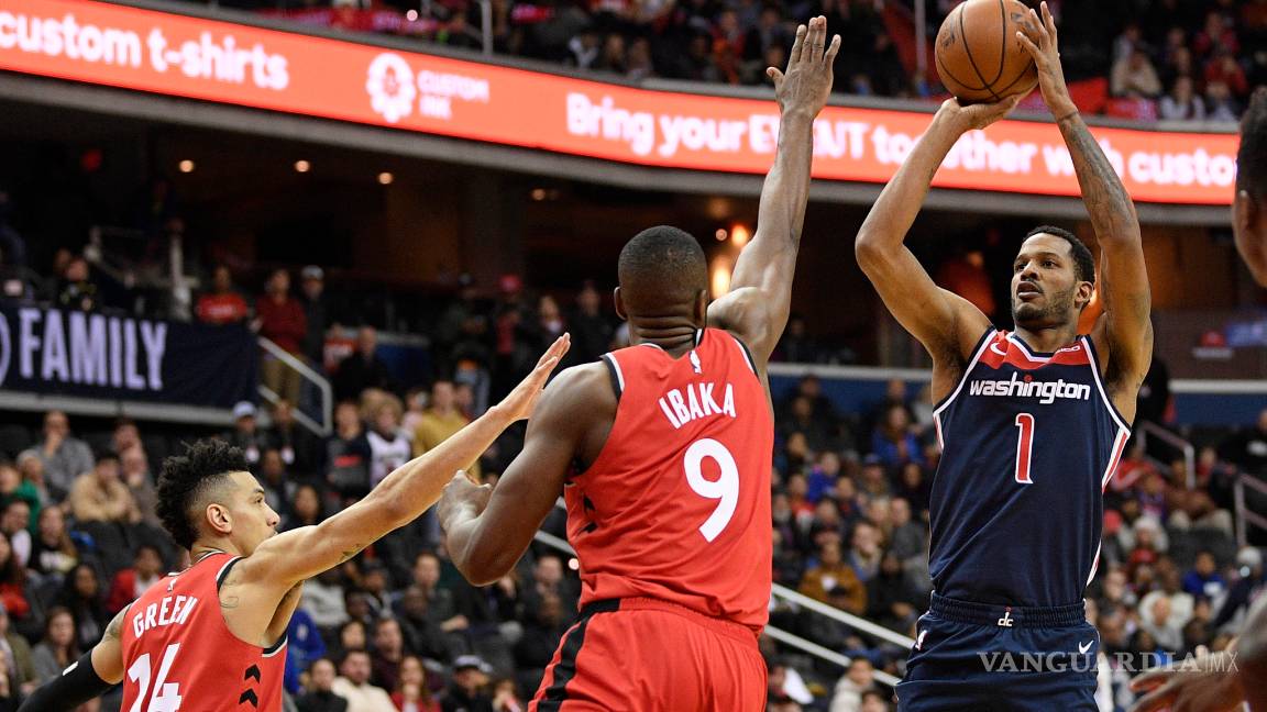 $!Kawhi Leonard y Serge Ibaka le dan la victoria a unos enrrachados Raptors