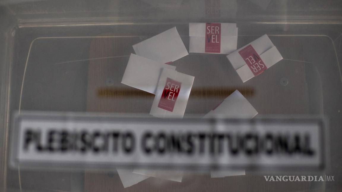 Chilenos acuden a votar por una nueva propuesta de Constitución