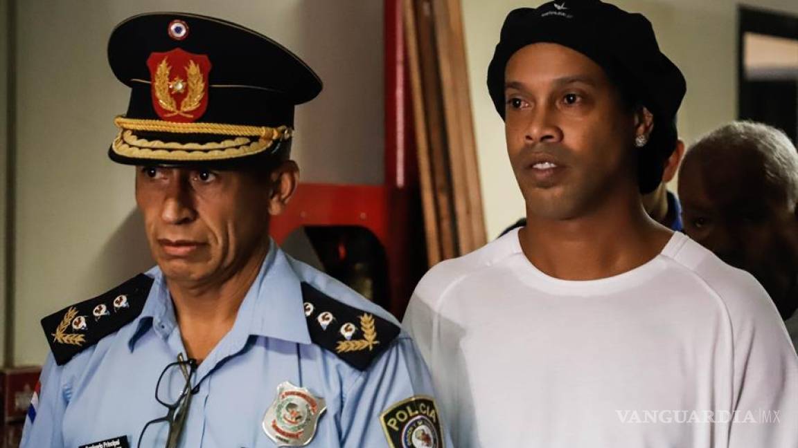 Ronaldinho festeja sus 40 años en la cárcel