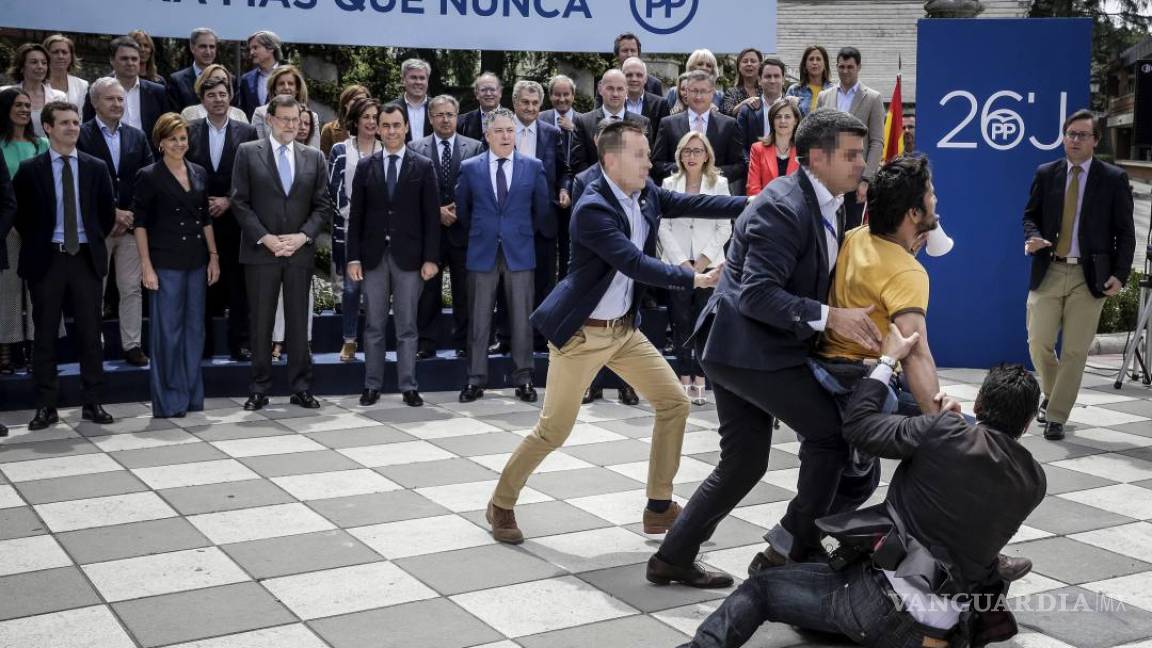 Un ciudadano increpa a Rajoy en precampañas