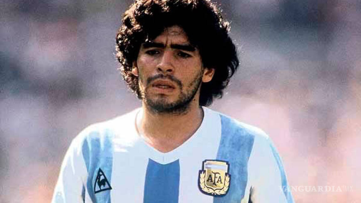 Hace casi 26 años Maradona también abandonó a la Albiceleste