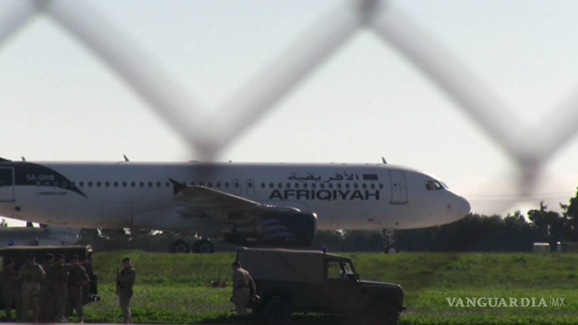 Secuestran y desvían avión libio a Malta