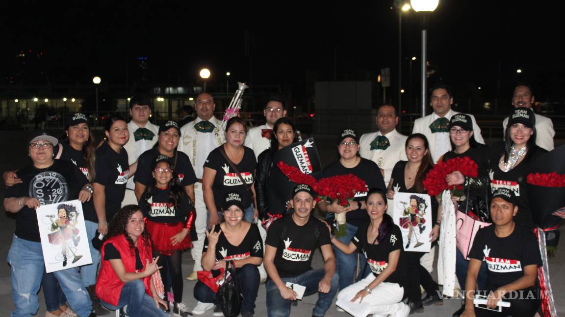 $!Fans sorprenden a Alejandra Guzmán y La Arena la reconoce