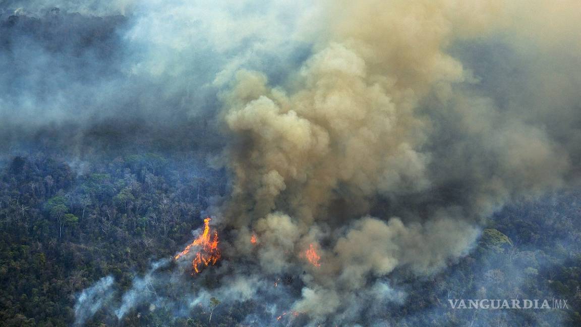 Acusa Bolsonaro a ONG's de provocar los incendios en Amazonas