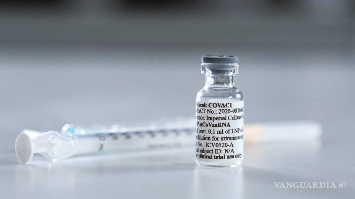Gran Bretaña inicia ensayos en personas de una posible vacuna contra el COVID-19