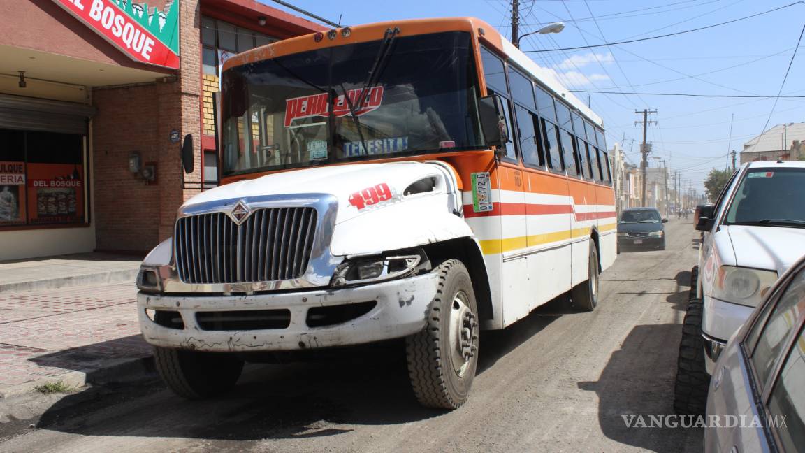 Desvían rutas de transporte por la calle Allende de Saltillo