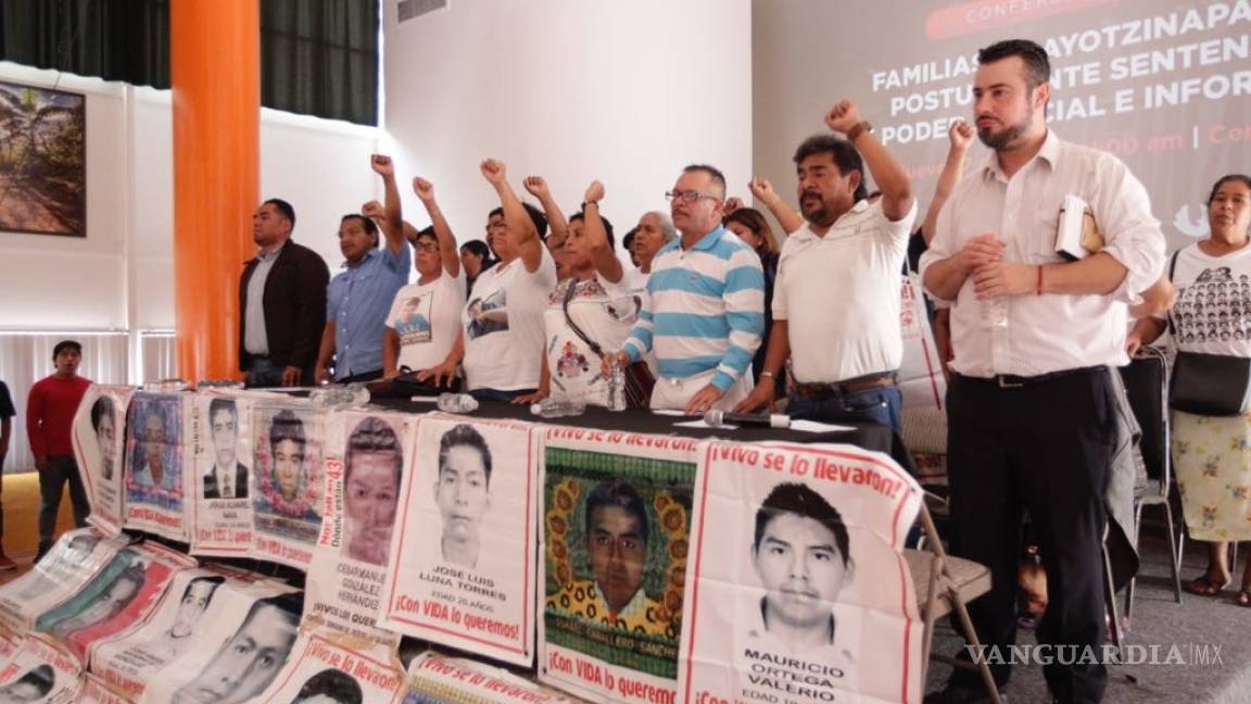 Padres de los 43 exigen a Peña Nieto acatar fallo de tribunal