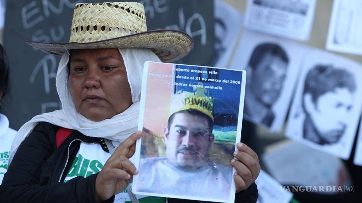 $!Protestan por sus desparecidos frente al Palacio Nacional (fotogalería)