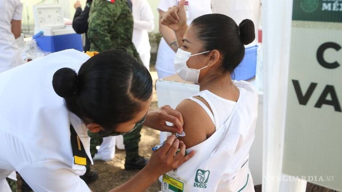 Son 2 mil trabajadores de salud que esperan vacuna en la región centro de Coahuila