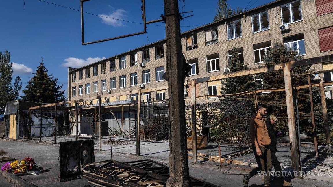 $!Puestos de mercado carbonizados en Kostyantynivka, en territorio controlado por Ucrania, cerca de Bakhmut.