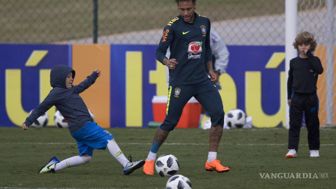 Neymar luce cada vez mejor en entrenamientos de Brasil