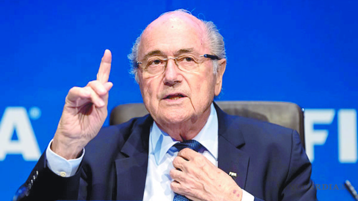 En 2015 Blatter ganó millones y la FIFA perdió muchos más